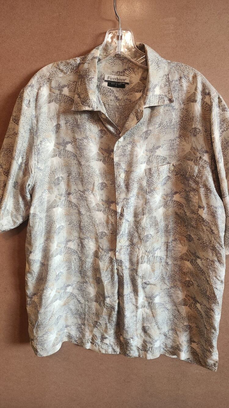 Vintage Firethorn 100% Silk Short Sleeve Button Up Shirt Men's Size Small Mt110